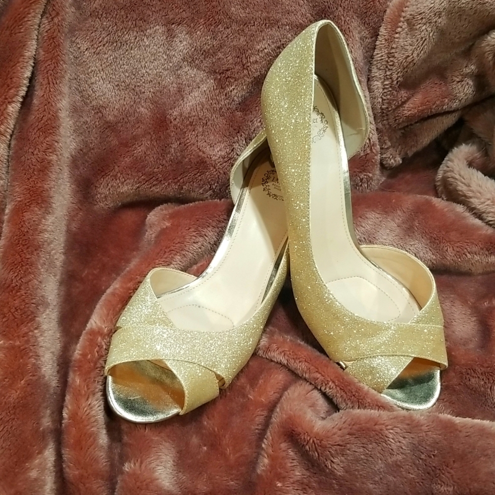 Gold shoes
